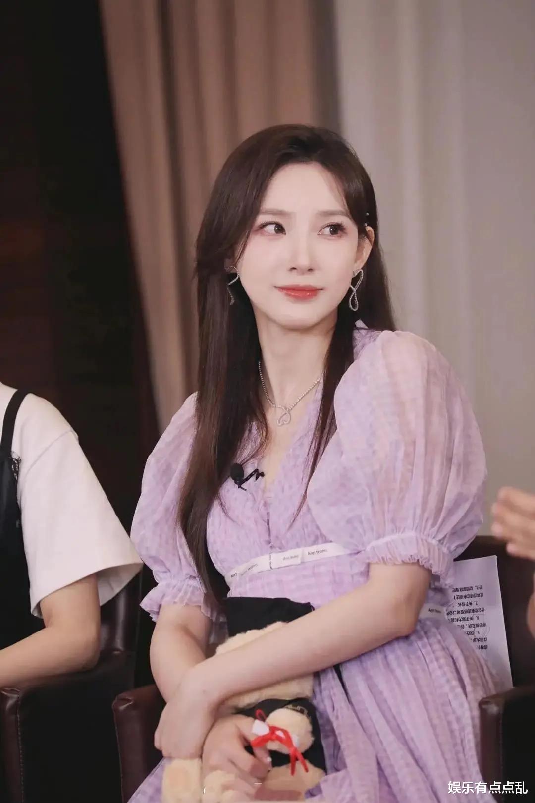 马凡舒龙洋曝过年给撒贝宁家娃压岁钱,立马被小撒保管,理由搞笑