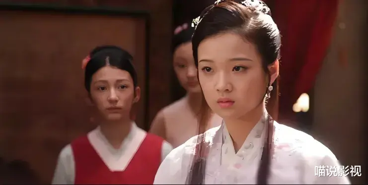 刘姥姥也追潮流？“绿宝石”造型遭炮轰，网友：还是喜欢沙玉华版