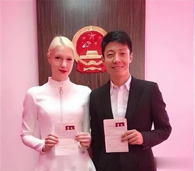 她与撒贝宁结婚8年,原来是个“二婚头”前夫丝毫不比小撒差!