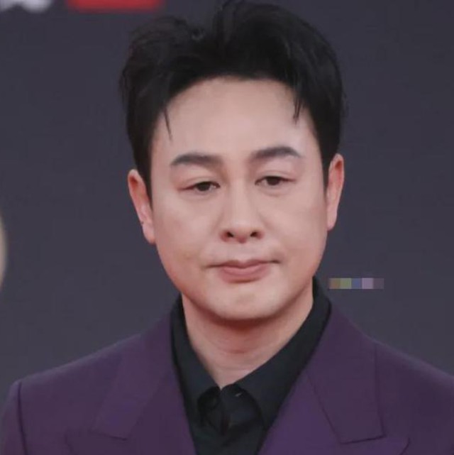 颁奖礼成“照妖镜”，内娱拜高踩低体现淋漓尽致，赵丽颖深受其害