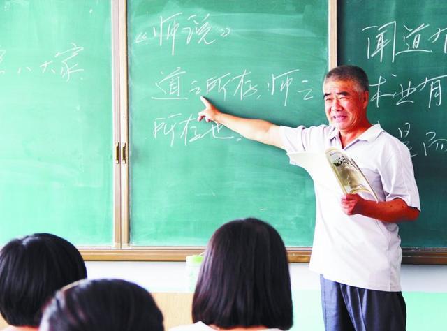 教师行业迎来“坏消息”,这4类教师或将面临失业,老师要注意了