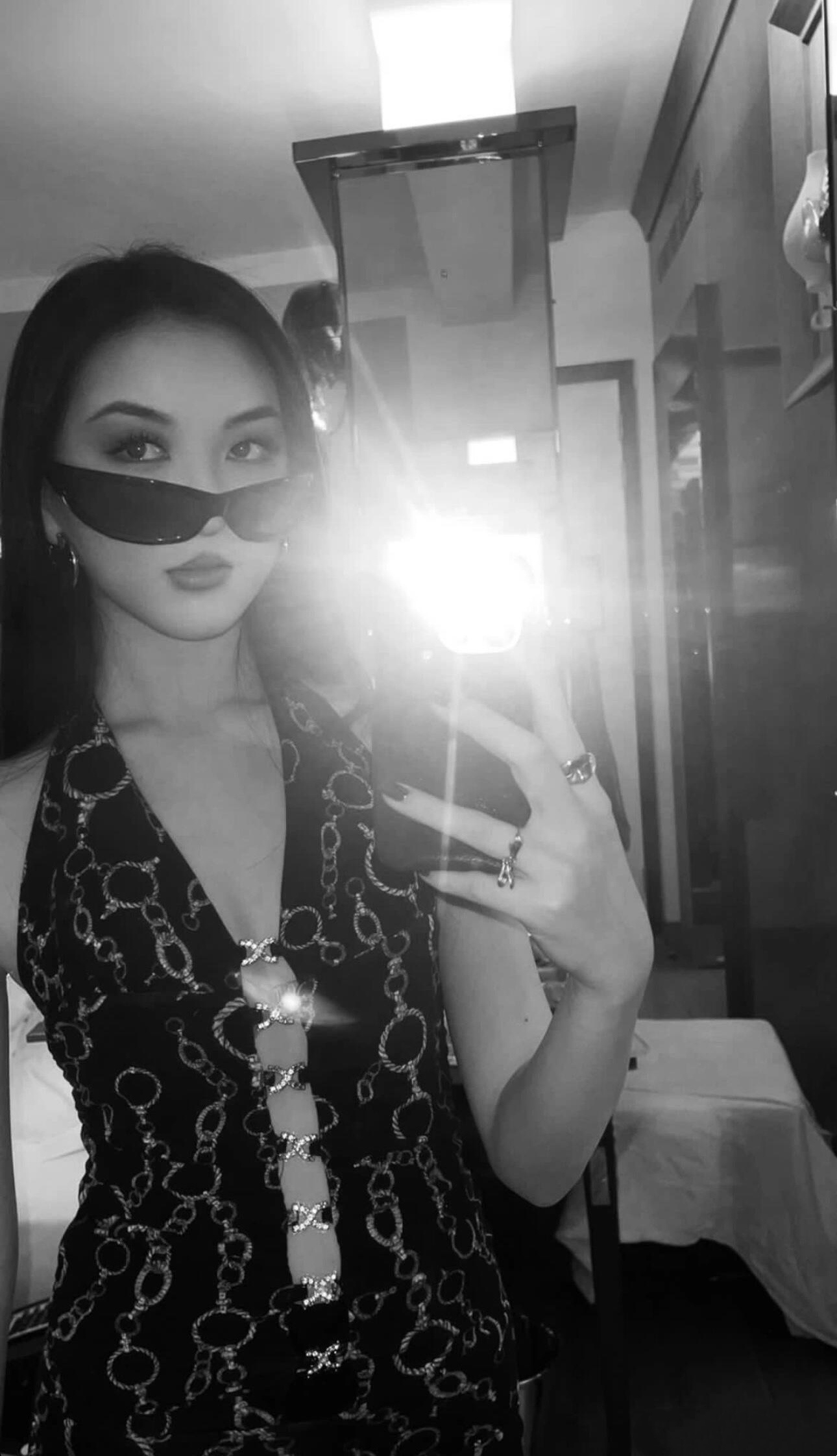 王菲18岁女儿晒自拍,李嫣画烟熏妆看不出唇腭裂,美得好有高级感