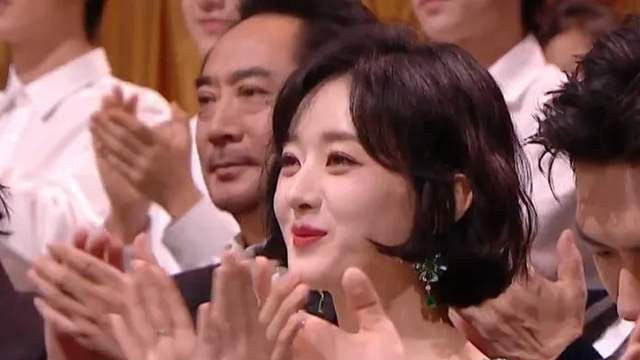 金鹰奖高清镜头下的明星：赵丽颖晕妆，刘涛大白牙抢镜，李沁胖了