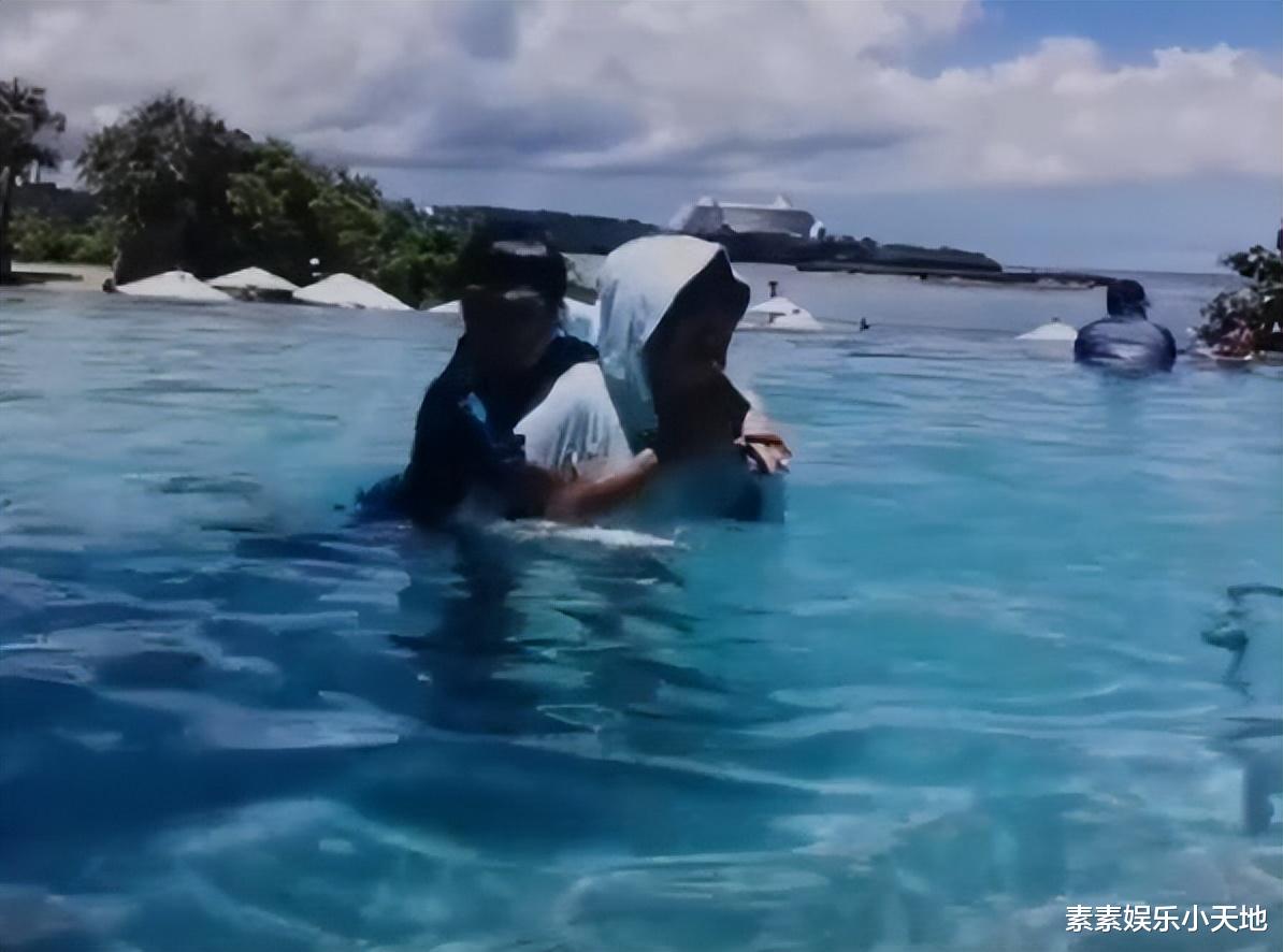 箖儿朝奶奶张兰吐口水，大S对儿女的管教要加强，需要重视