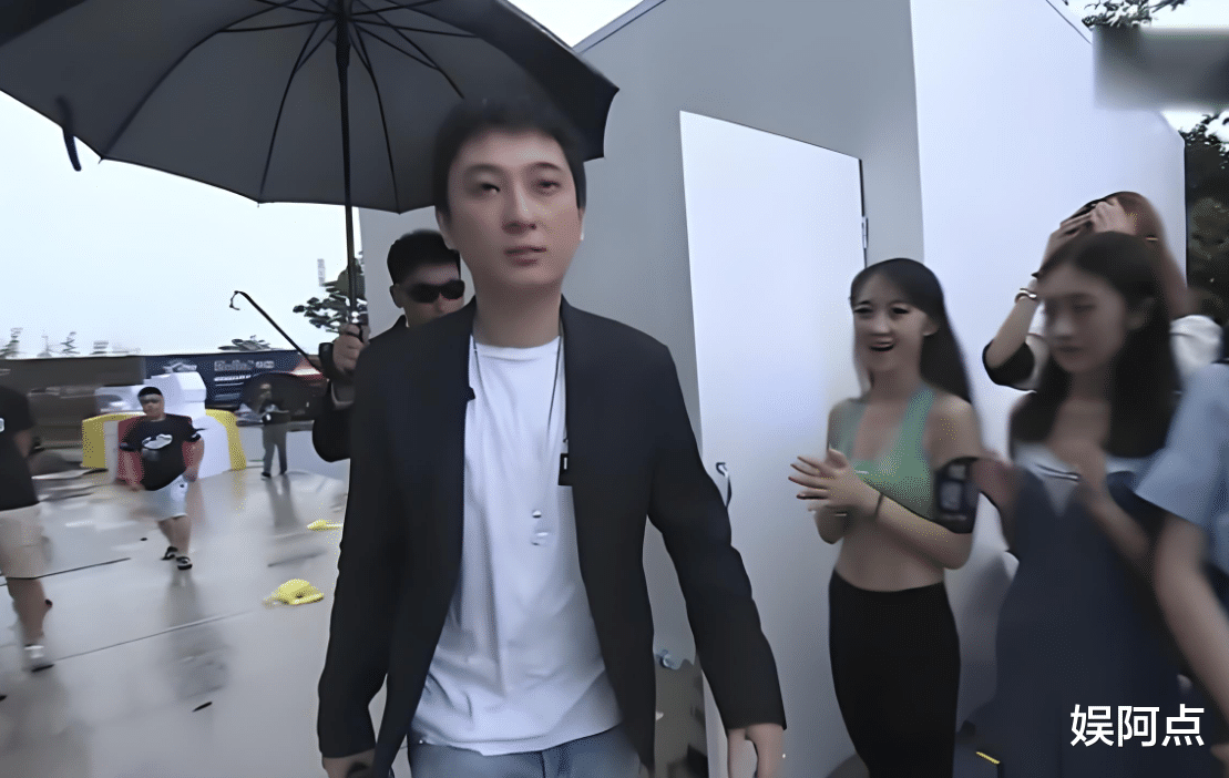 黄一鸣赚大发了！女儿闪闪广告接不停，把王思聪的流量成功转化！