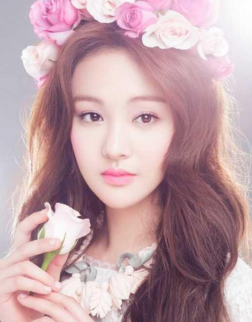 章子怡纯素颜露面，没画眉毛气质大跌？40岁的状态很真实