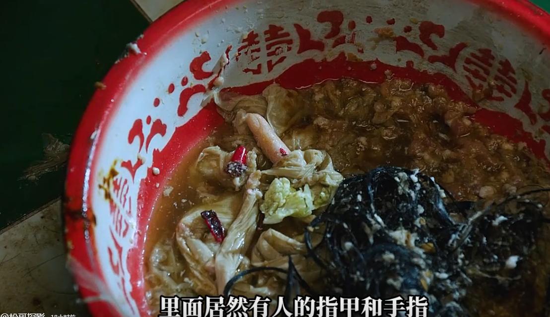 尺度真大!2025开年第一猛剧,开播40分钟飙升榜一,这剧真费命