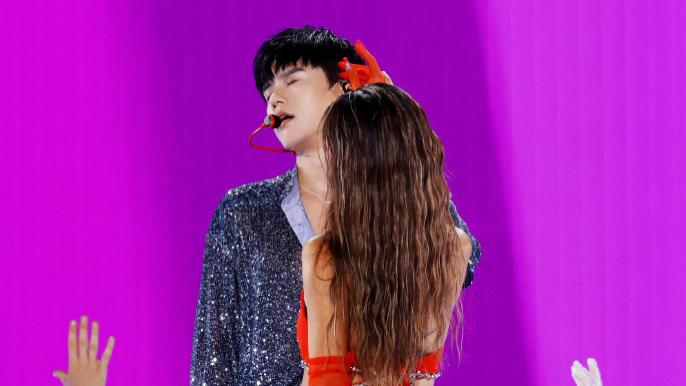 张杰演唱会与女伴热辣舞动！惹谢娜吃醋，发文还击：小伙子挺开朗