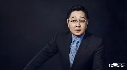 他曾经是央视门面，一句话断送硕士前程，如今在网综“混口饭吃”