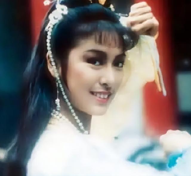 直到看见林凤娇和林青霞1976年的合影,才明白成龙为何选她当老婆