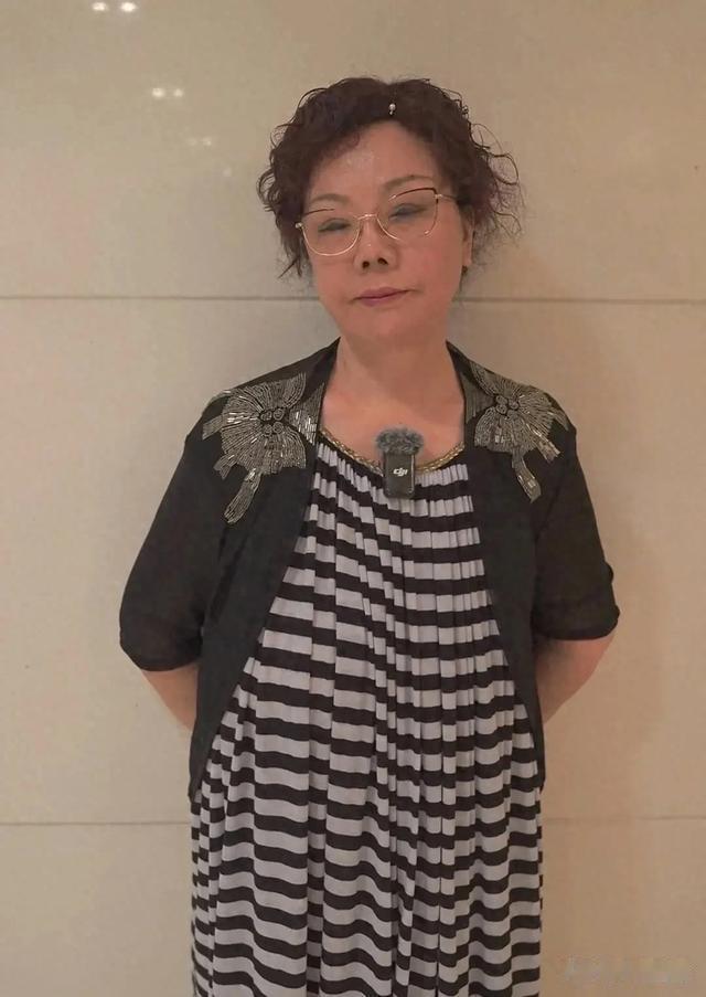 太炸裂！杨议带十几个人去梦真家席卷财物！梦真：幸亏我不在家！