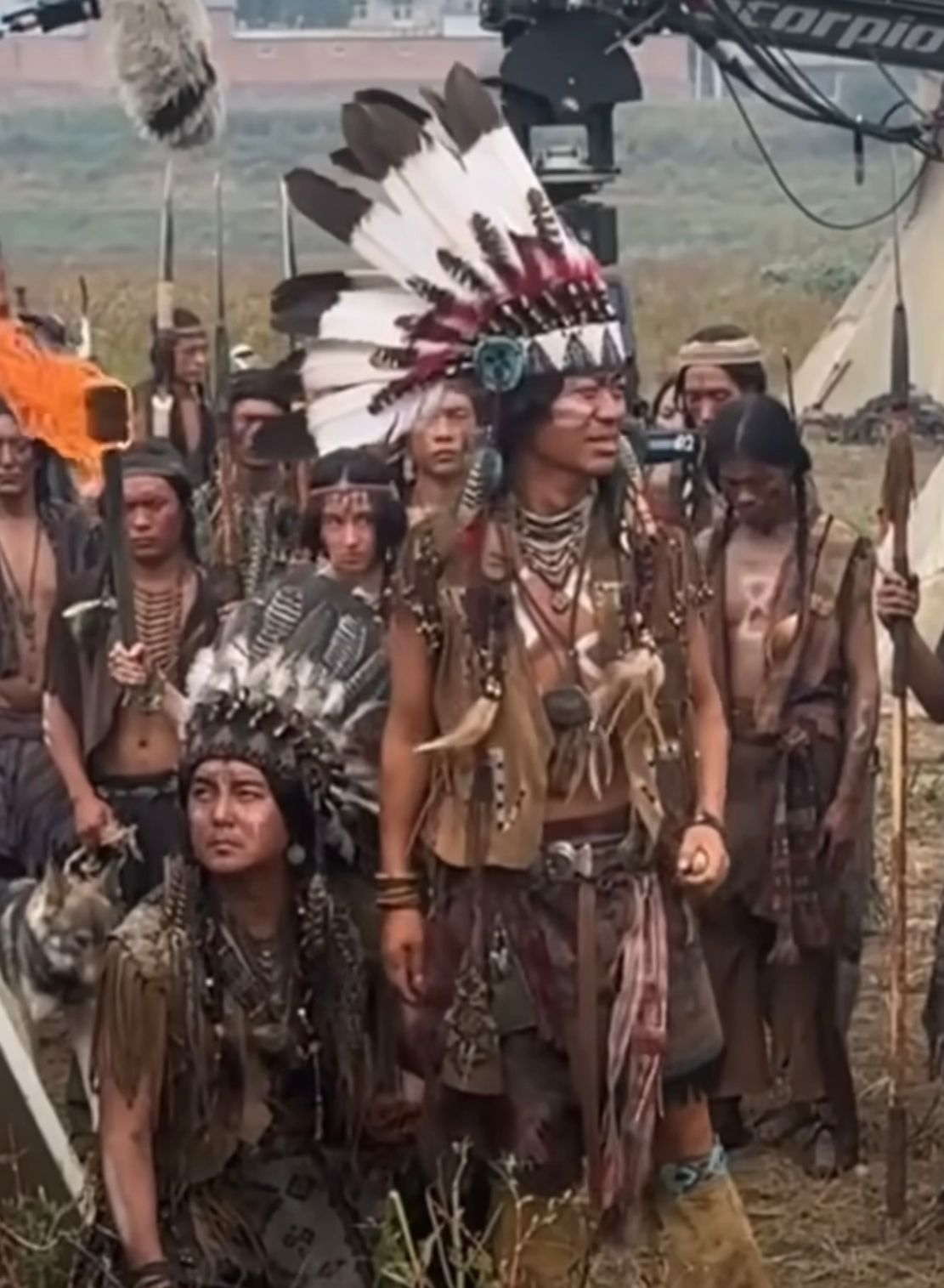 贺岁档大战拉开帷幕，《唐探1900》海报炸裂，王宝强变身印第安人