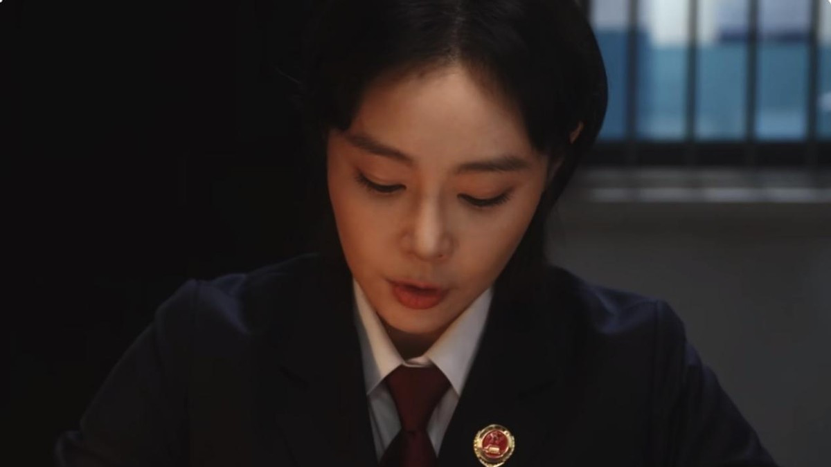 36岁高叶演女警官！西装配白衬衫又酷又飒，短发齐肩美出新高度