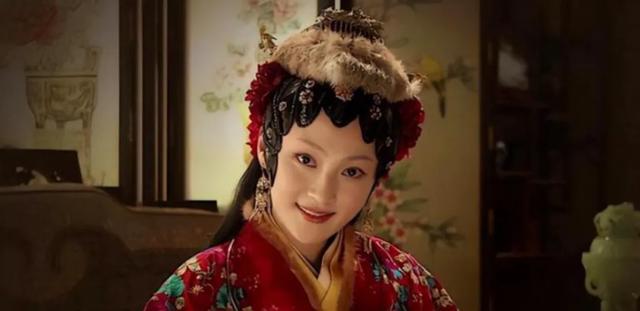 42岁姚笛现身！和大佬同框，性感皮裙大波浪，要放大招了？