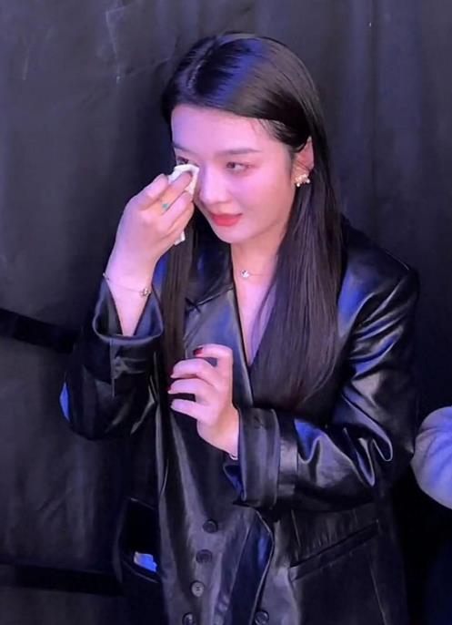 离婚4年后首次合体,承认离婚不离家,网友喊话:李行亮快学学!