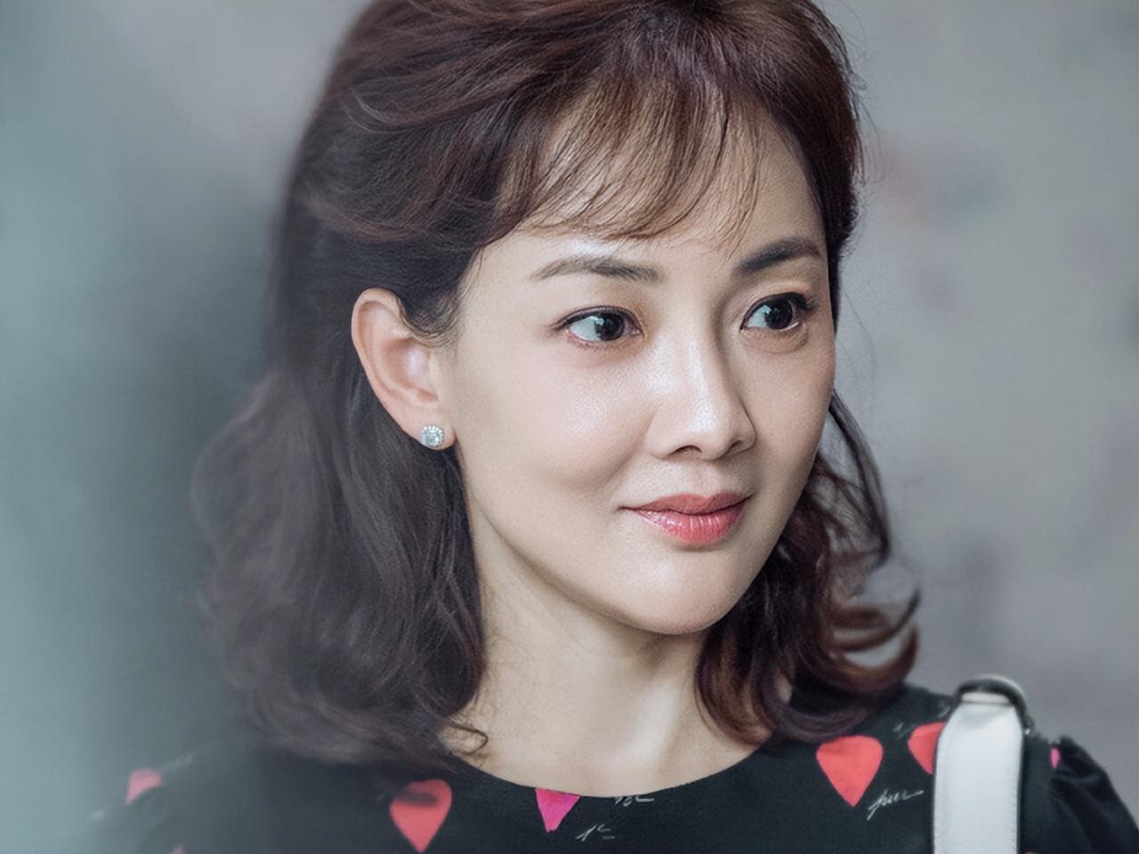 春晚|她是春晚最美钉子户，连续8年登台春晚，台下气场全开大长腿吸睛