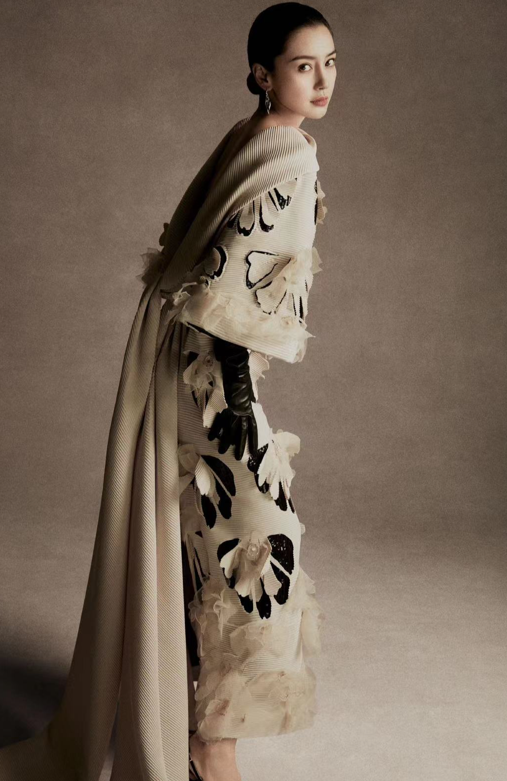 Angelababy三月开季封大片