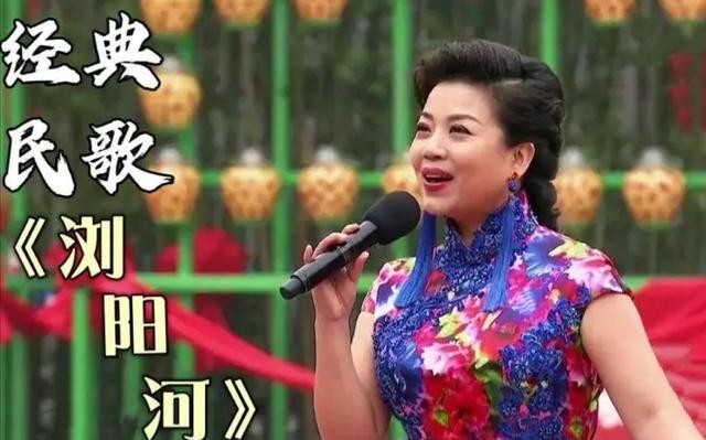 事实证明,56岁身材丰满的歌唱家张也,早已过上了另一种精彩人生