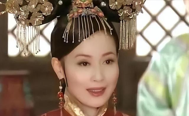 挤走原配嫁二婚导演,婚后19年不造娃被抛弃,如今69岁终自食恶果