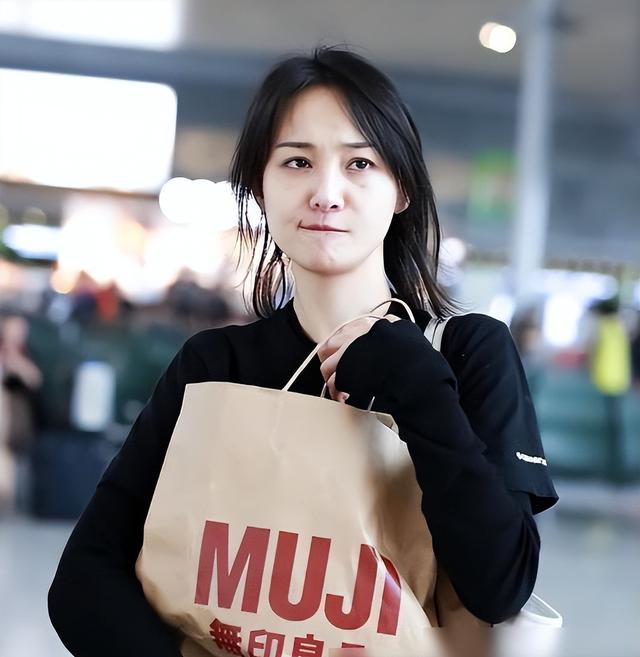 郑爽的滞留美国现状:又胖又秃生活窘迫,为留美国找白人男友