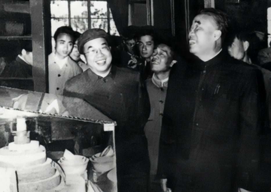 1960年,柯庆施宴请曾希圣,谈起演员李炳淑后说道:我有一个请求