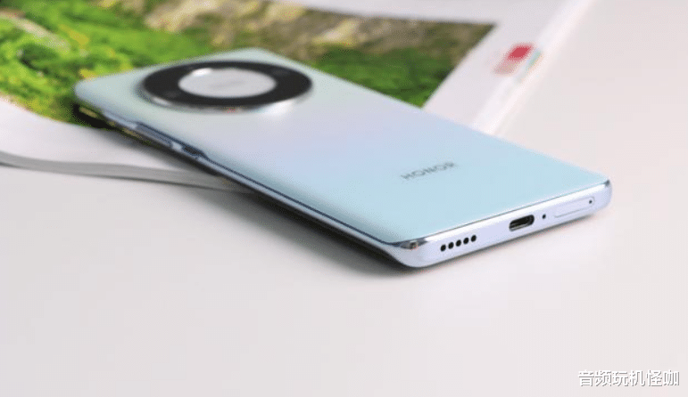 5800毫安!暴露出荣耀最致命的成长困局,续航真的重要吗