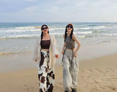 薇娅12岁女儿近照曝光,妈妈看着比女儿还年轻,站在一起更像姐妹