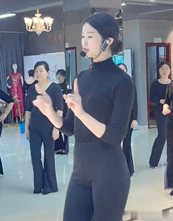 34岁形体教练“珍珍”去世!知情人透露原因,每天健身长得很漂亮