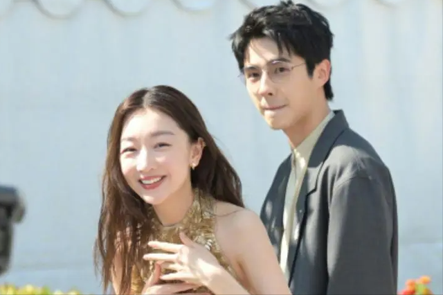 私生活混乱,与男友玩“拔萝卜”不拉窗帘,周冬雨还是暴露了本性