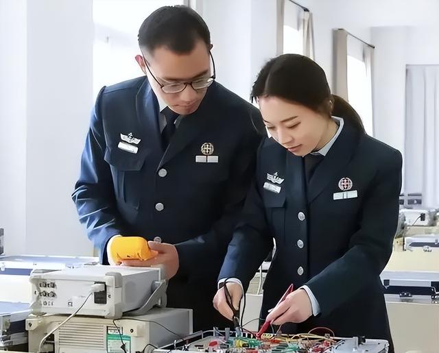 六大铁饭碗工作段位排名出炉，公务员仅排第四，王者段位钱多事少