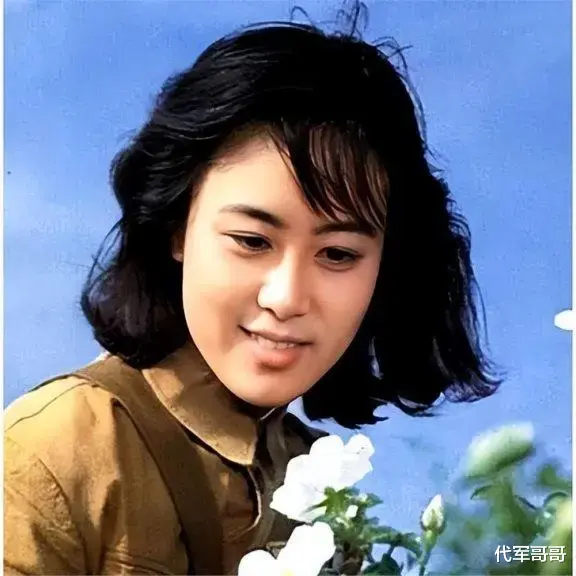 她30岁走红,低调嫁给乒乓王子,如今在《玫瑰的故事》中演美丽妈妈