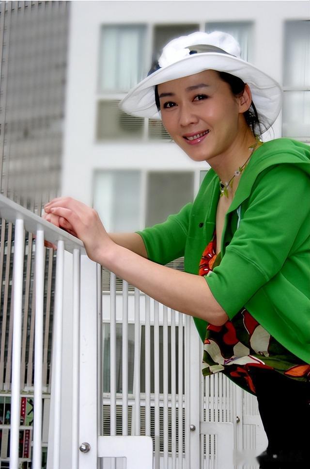 她曾被前夫一巴掌扇到离婚!二婚嫁世界冠军,如今生活令人羡慕