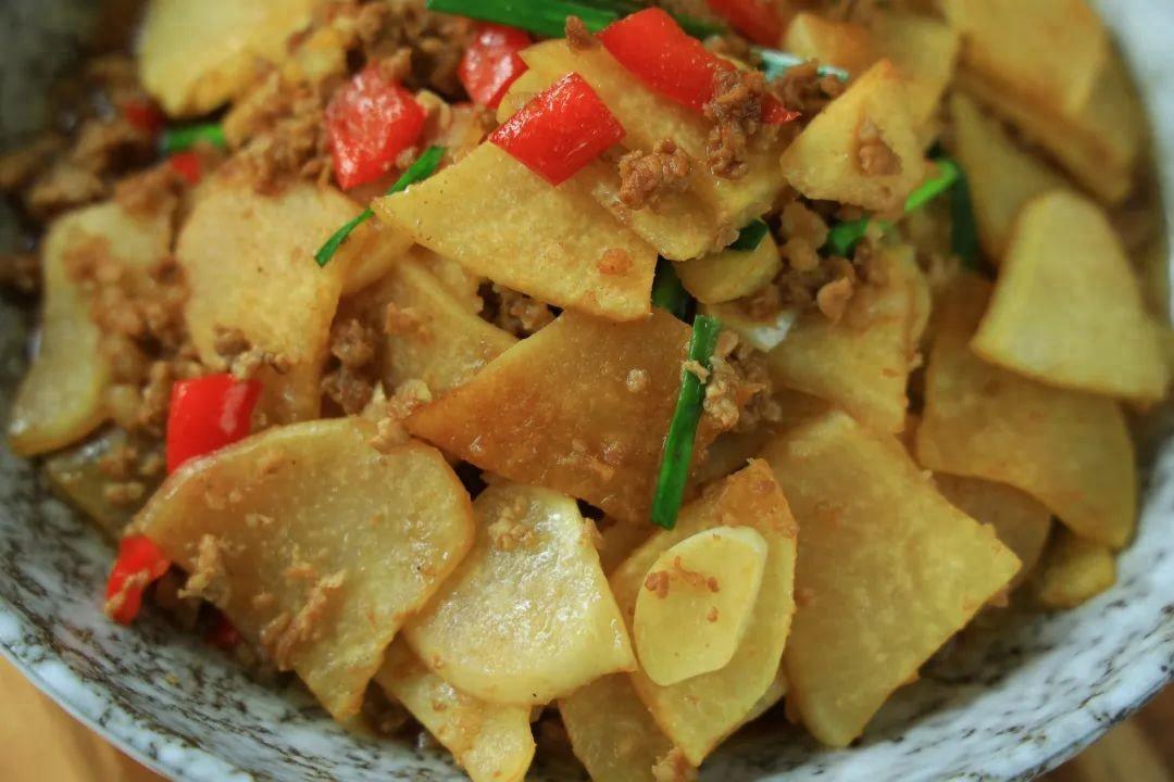 它是长在地下的“长寿菜”，8月使劲吃！5分钟随手一炒，百吃不腻