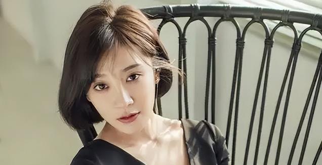 30岁嫁曹云金，31岁离婚独自带娃，唐菀如今过得怎么样？