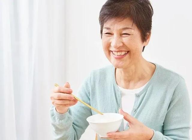 大米生虫,不能暴晒!米虫最怕这3招,米袋里放一点,一年不生虫