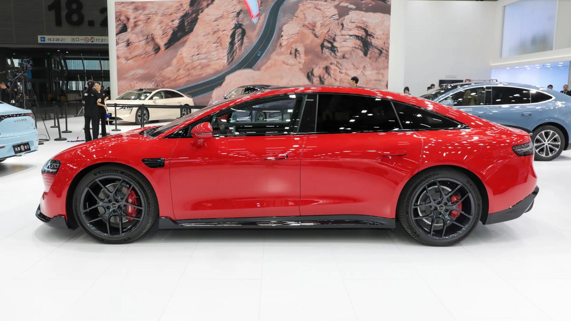 华为鸿蒙智行：质疑小米，理解小米，成为小米！