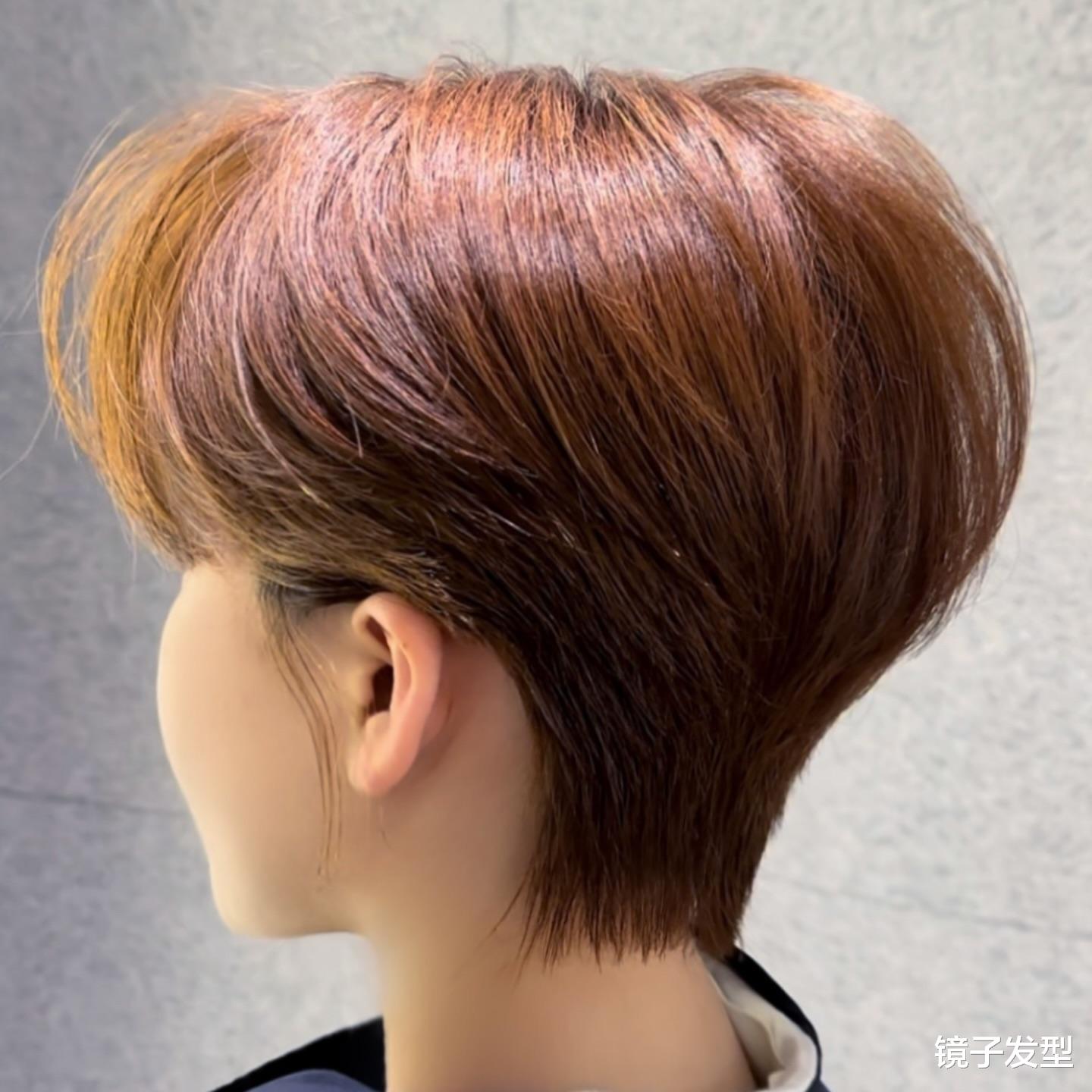 最火女士发型来了，挂耳立体短发，好看到心动