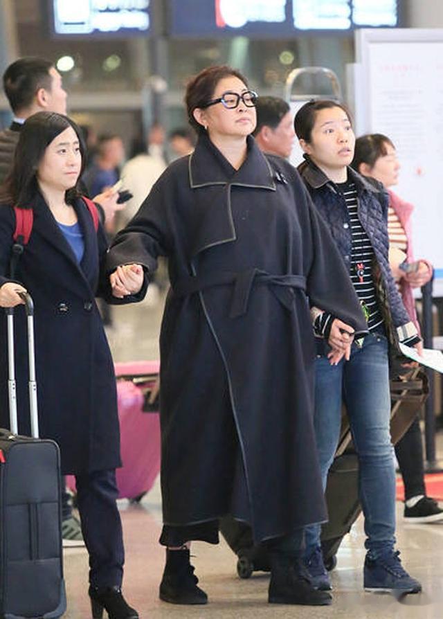 终于理解本山大叔了，倪萍年轻时的盛世美颜，与王祖贤同台也不输