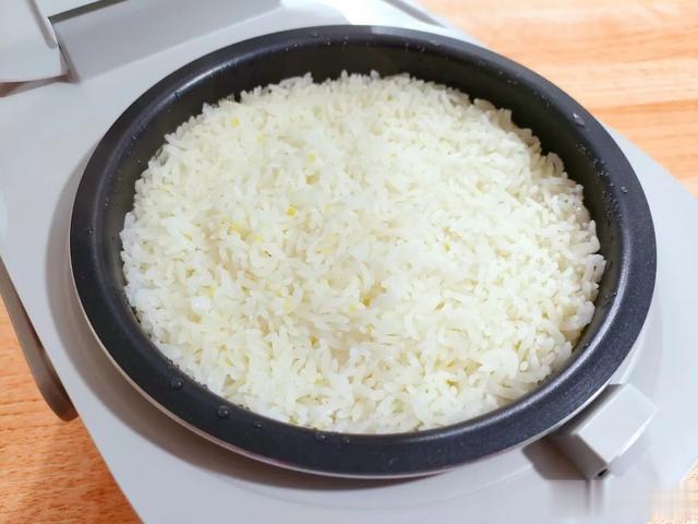 二月二龙抬头,老人说“龙食腹中藏,金银堆满缸”,龙食指的啥?