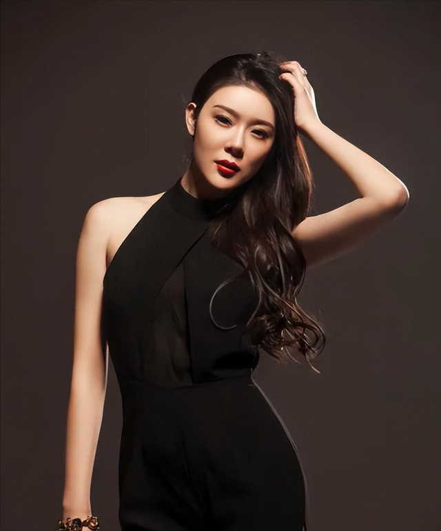 李泽楷被她迷得神魂颠倒,林丹为她不顾妻儿,她究竟有什么魅力?