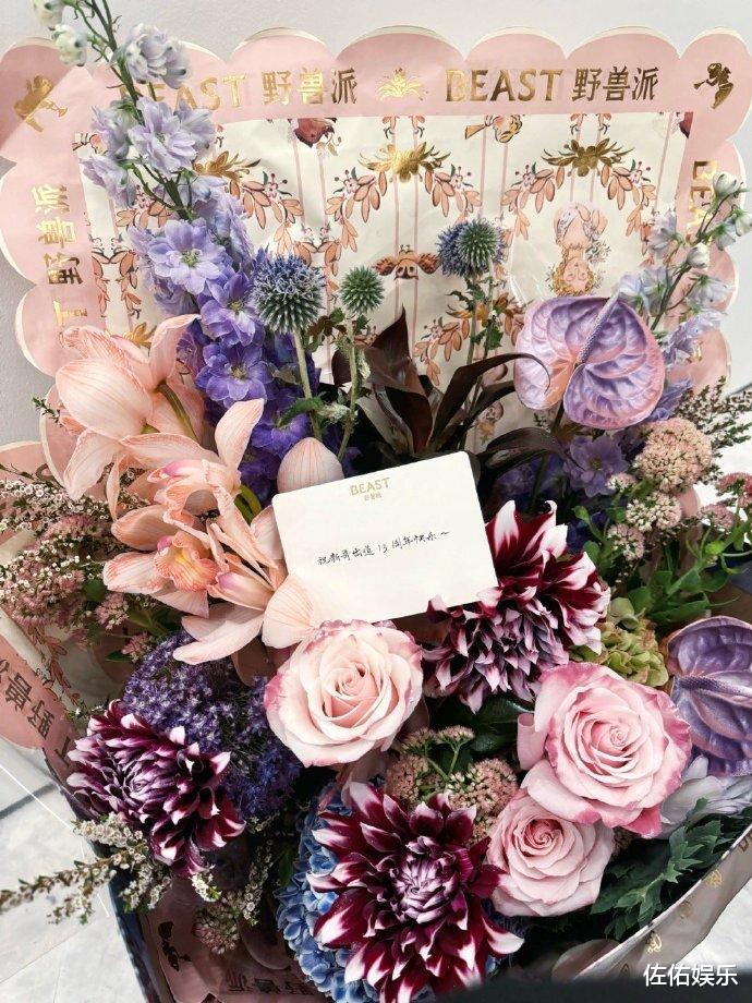 林更新晒照庆出道13周年,阳光帅气有活力,疑隔空表白赵丽颖引争议