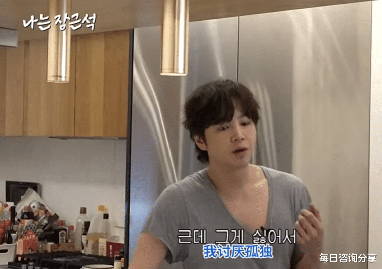 36岁“亚洲王子”公开独居生活！失去神颜的他，怎么过成这样了？