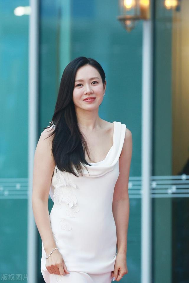 孙艺珍刚生完孩子就拥有这么妖娆的身材，简直是富太太