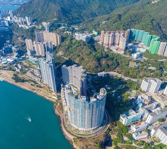 周润发以195亿港元放售香港山顶别墅，外景曝光，网友直呼买不起