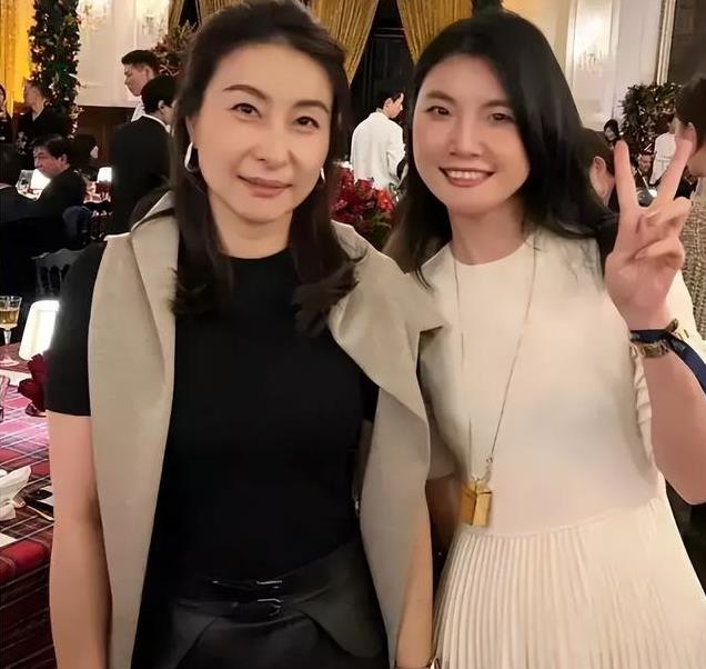 低调出席奢华晚宴,43岁郭晶晶气场依旧强大,美出新高度!