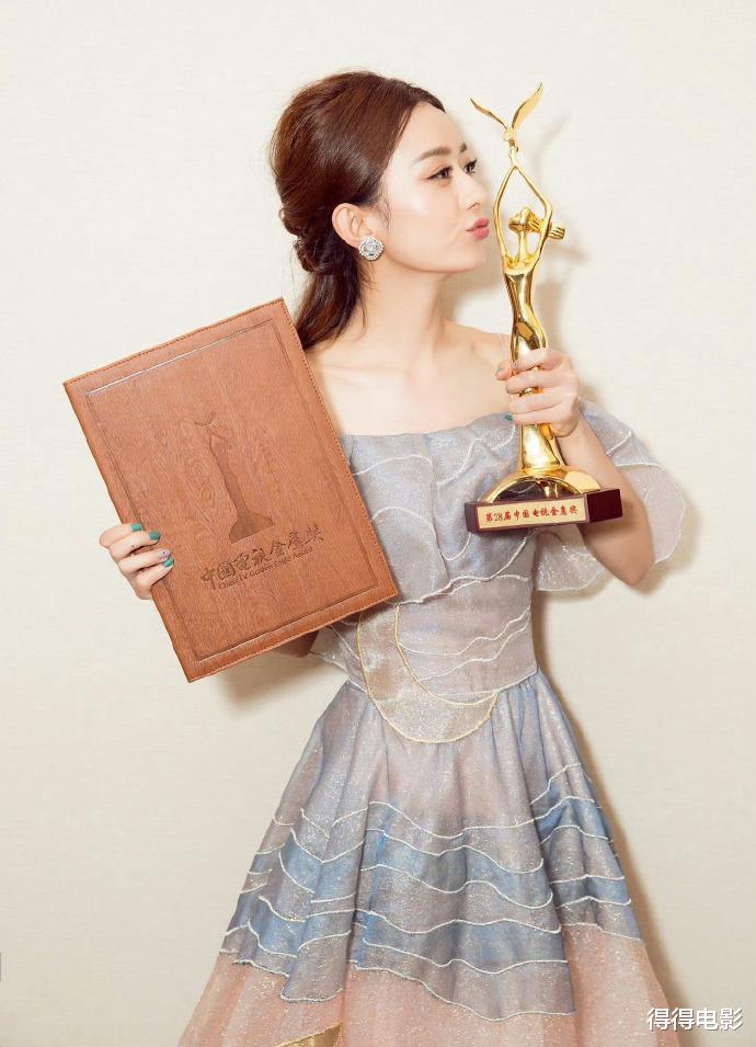 好家伙，赵丽颖新片刚上就一片差评，中年人就别玩青春疼痛了