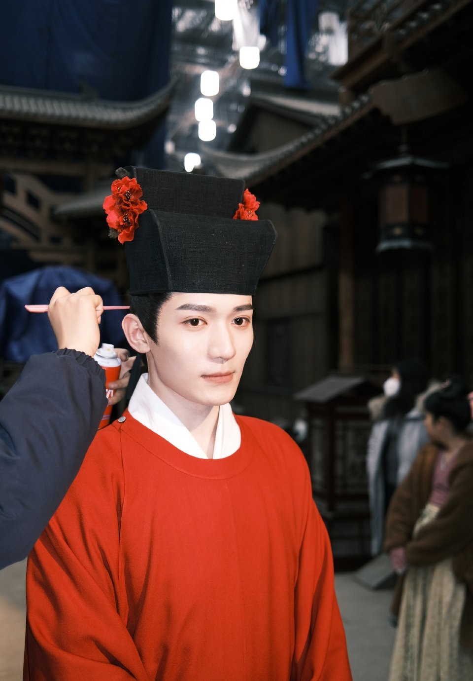 于正押错宝了,《五福临门》自家艺人一个没爆,却捧红了18线爱豆