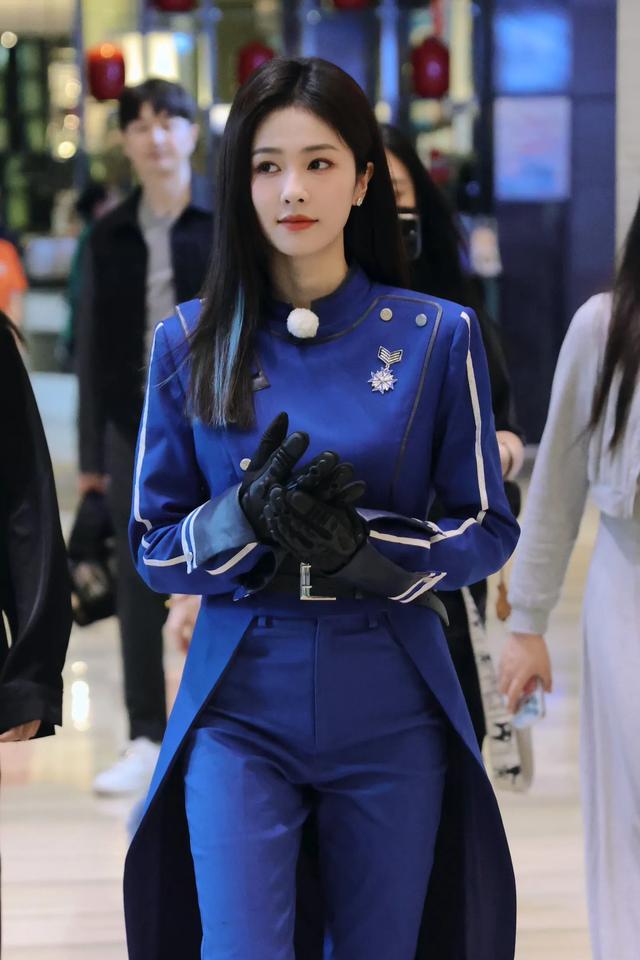 白鹿|白鹿奔跑吧路透，cos朱迪警官走路带风，眼神有杀气！