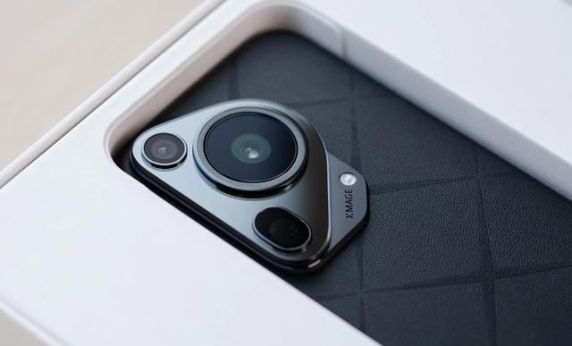 华为发飙了，16GB+1TB突降1740元，麒麟9010+昆仑玻璃+卫星通信