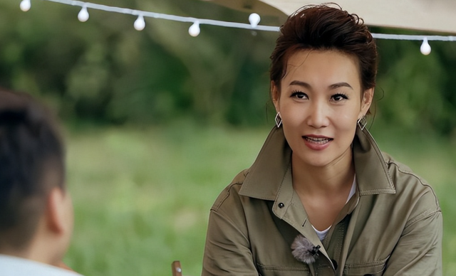 深扒之下,终于明白央视主持人李梓萌,为何至今还不结婚了